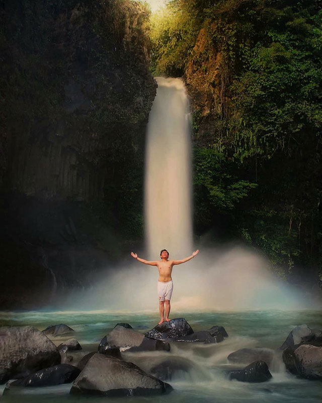 https://indonesia.tripcanvas.co/id/wp-content/uploads/sites/2/2018/04/6-2-waterfall-by-tafakuralam-.jpg
