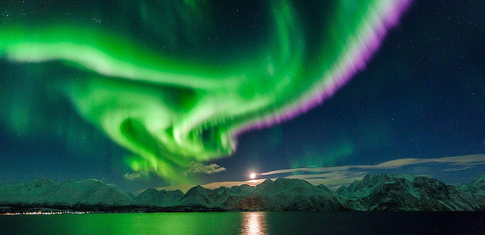مُذهِل! شاهد الأضواء السحرية للشفق القطبي في الشفق القطبي الشمالي ، النرويج