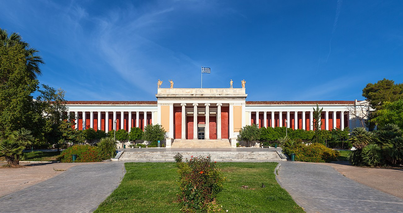 تتبع جمال الفن اليوناني القديم والتحف في المتحف الأثري الوطني ، أثينا