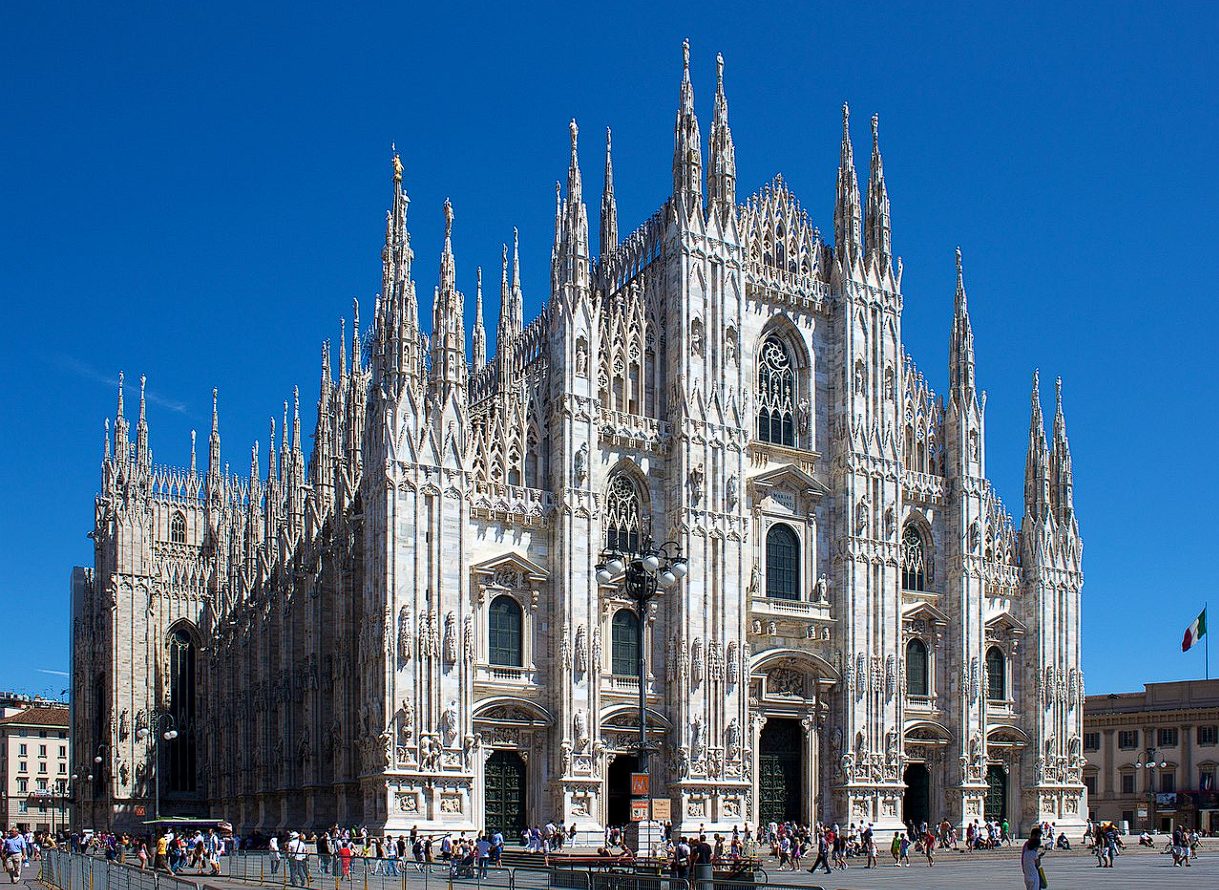 Menjelajahi Keajaiban Arsitektur dan Sejarah yang Mempesona di The Duomo di Milano!