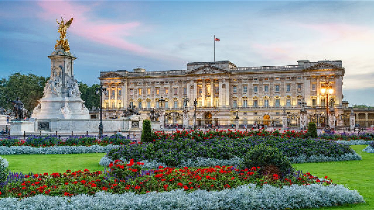 Buckingham Palace: Sejarah, Atraksi Wisata, dan Harga Tiket