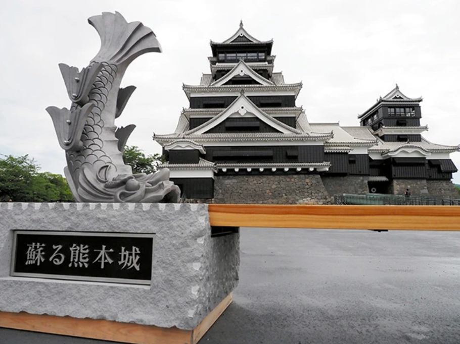 Kumamoto Castle: Benteng…