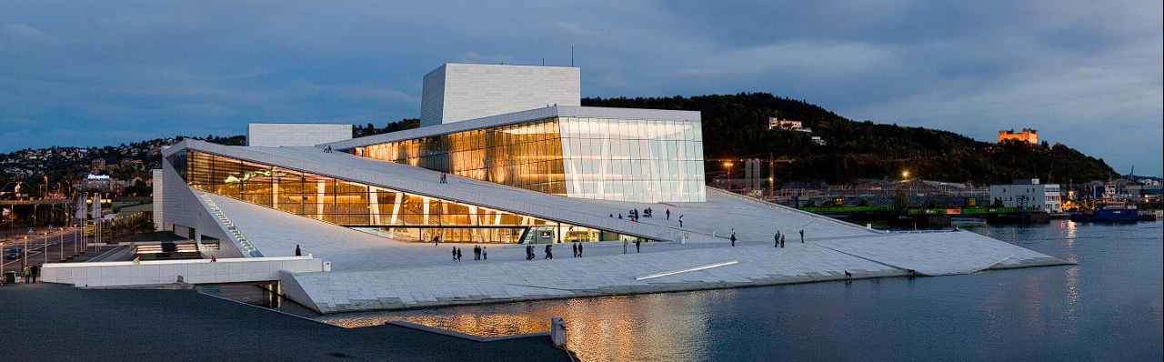 استمتع بجمال العمارة في أوسلو مع دار الأوبرا في أوسلو